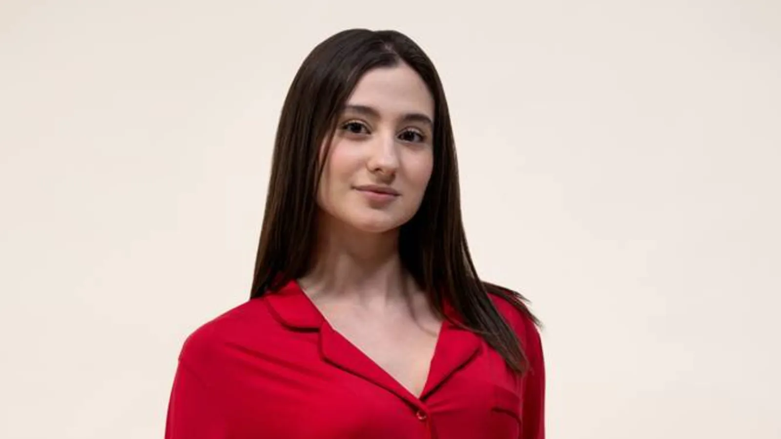 بيجاما نسائية طويلة بأزرار من المودال بلون حمرة الكرز