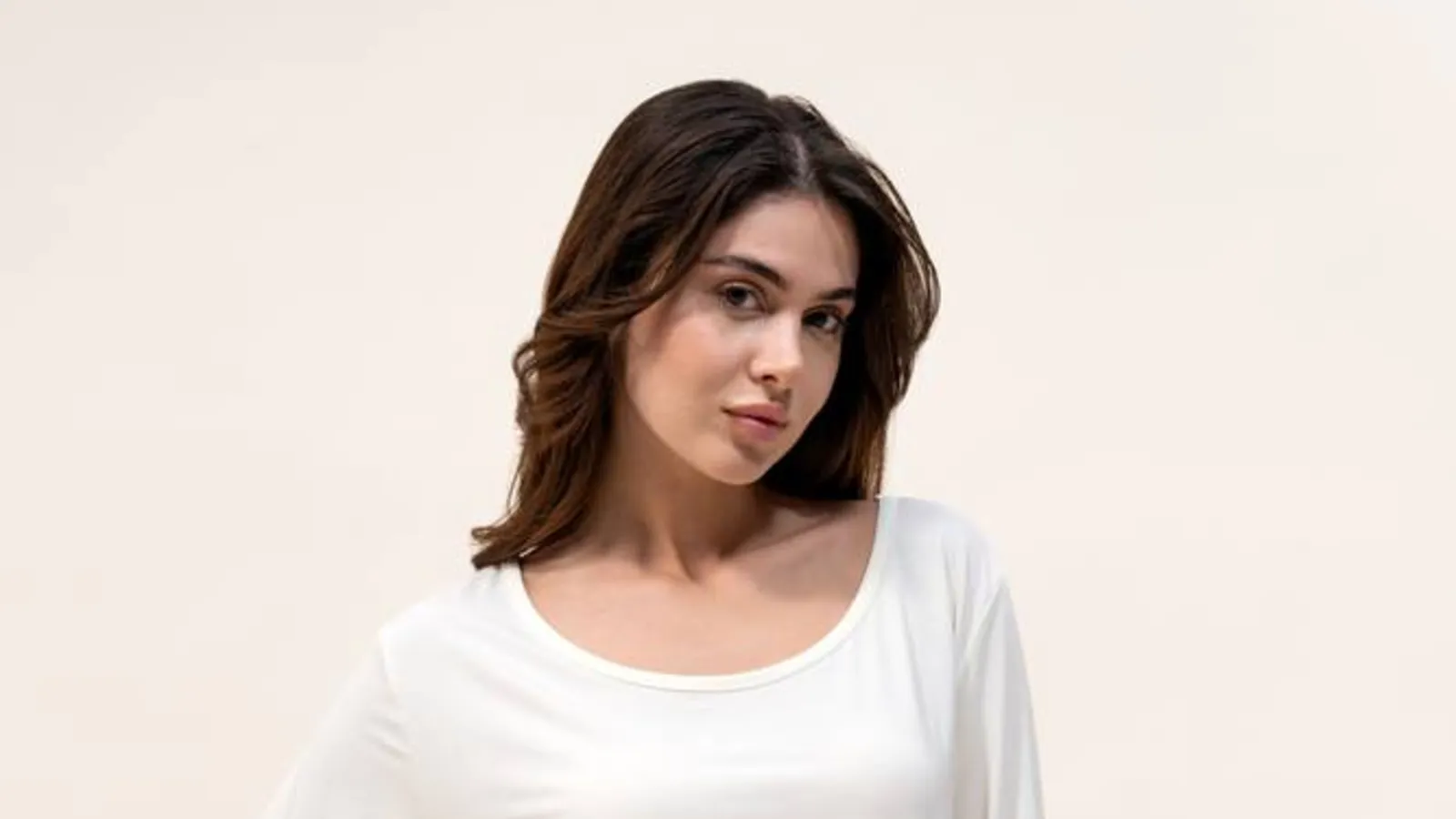 بيجاما نسائية طويلة سادة من المودال بلون نقاء الضباب